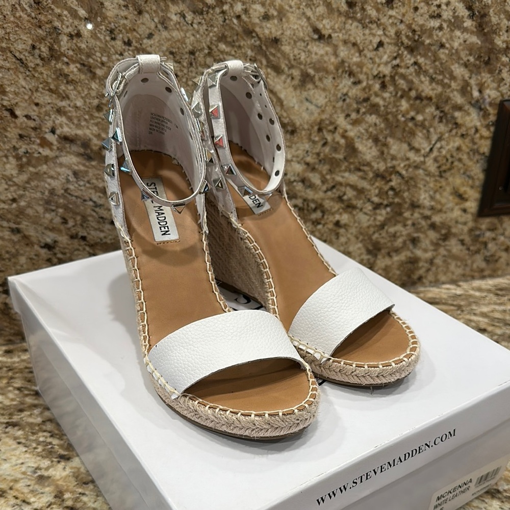 Steve Madden White Wedge Sandals Size 7 1/2